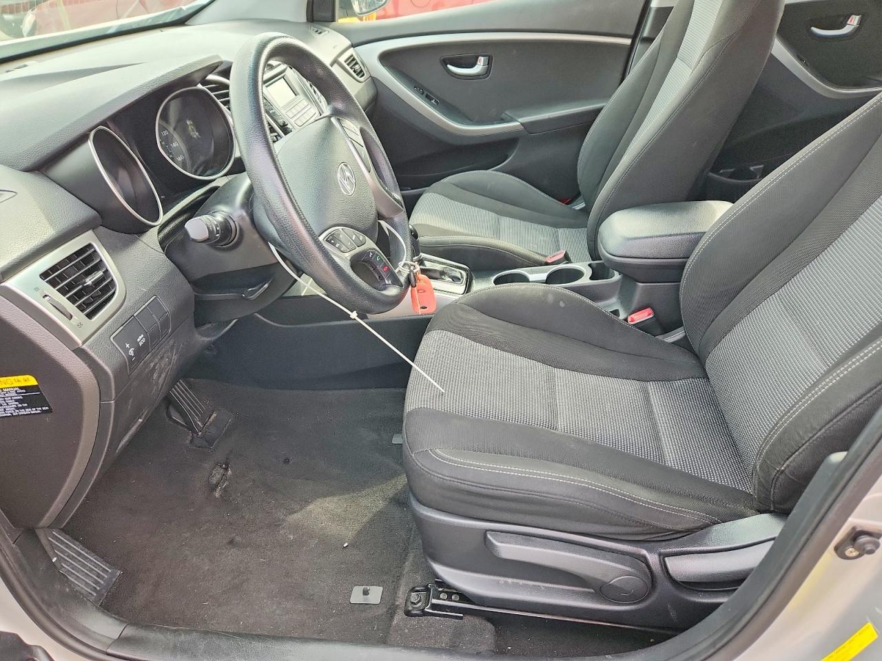 2017 Hyundai Elantra Gt Base - Image 7