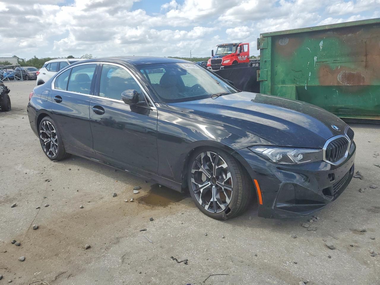 2025 BMW 330I - Фото 4