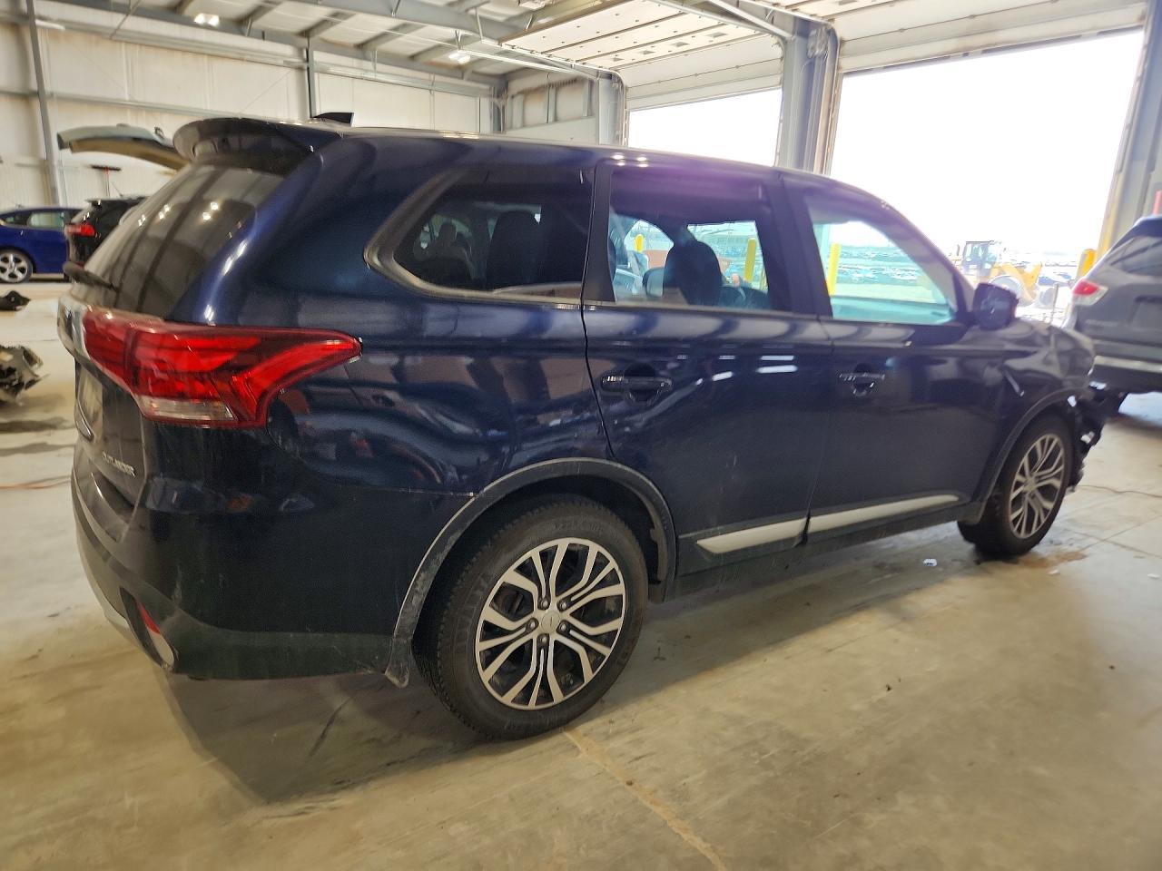 2017 Mitsubishi Outlander Es - Image 3