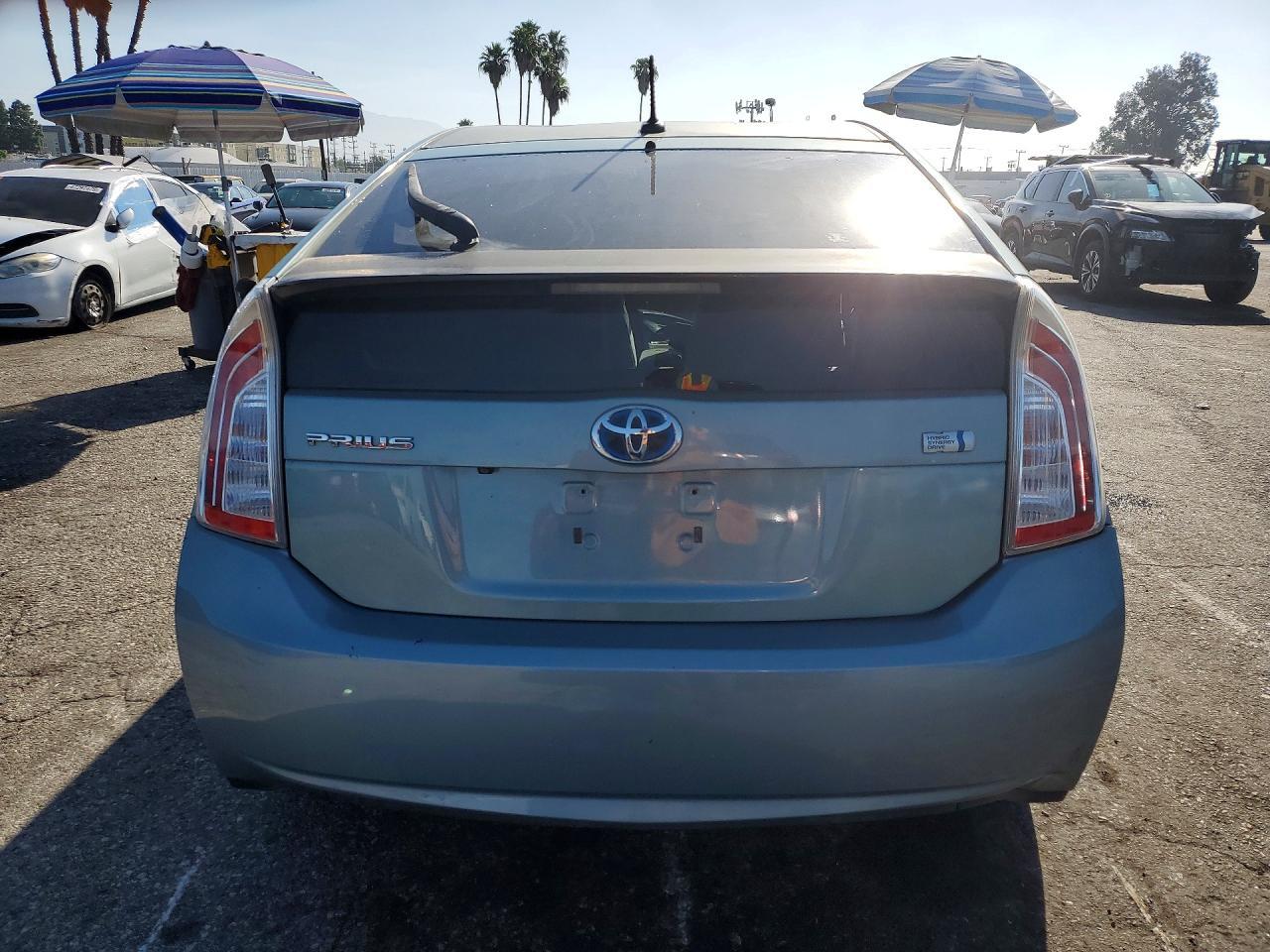 2012 Toyota Prius Three - Image 6