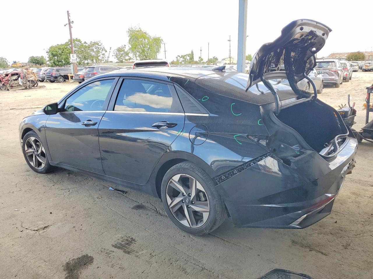 2022 Hyundai Elantra Se 4D Sedan - Image 2