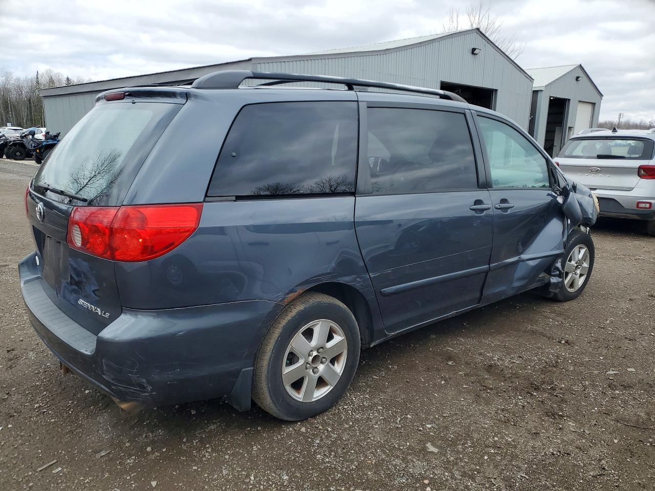 2009 Toyota Sienna Ce 7-Passenger - Фото 3