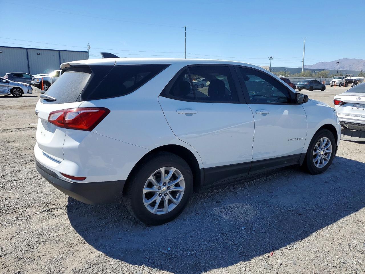2020 Chevrolet Equinox Ls - Фото 3