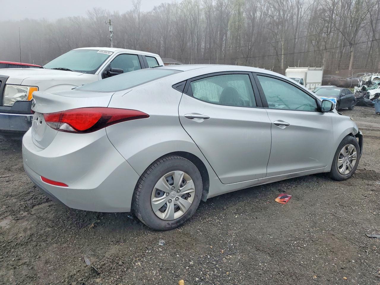 2016 Hyundai Elantra Se - Фото 3