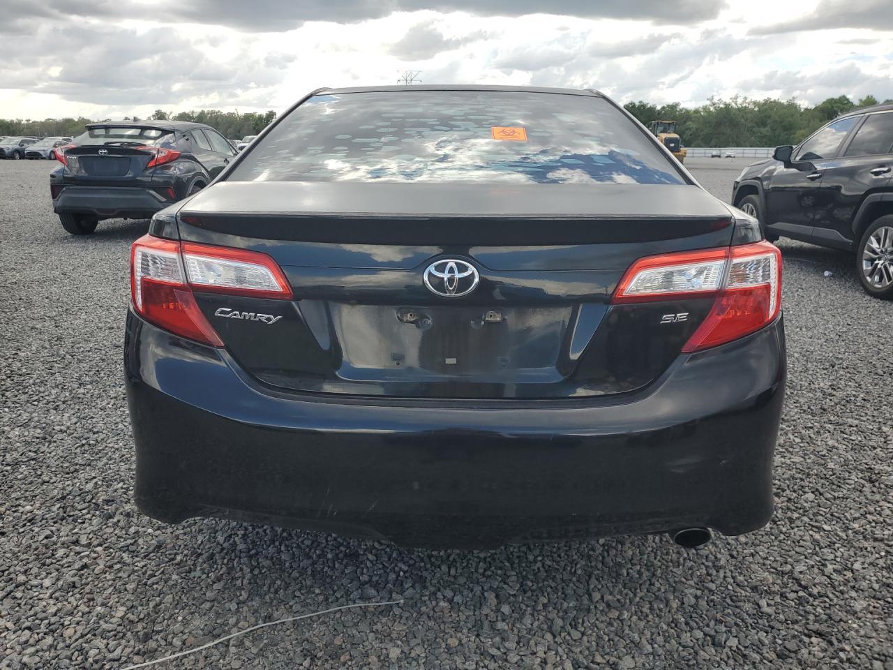 2014 Toyota Camry Se - Image 6