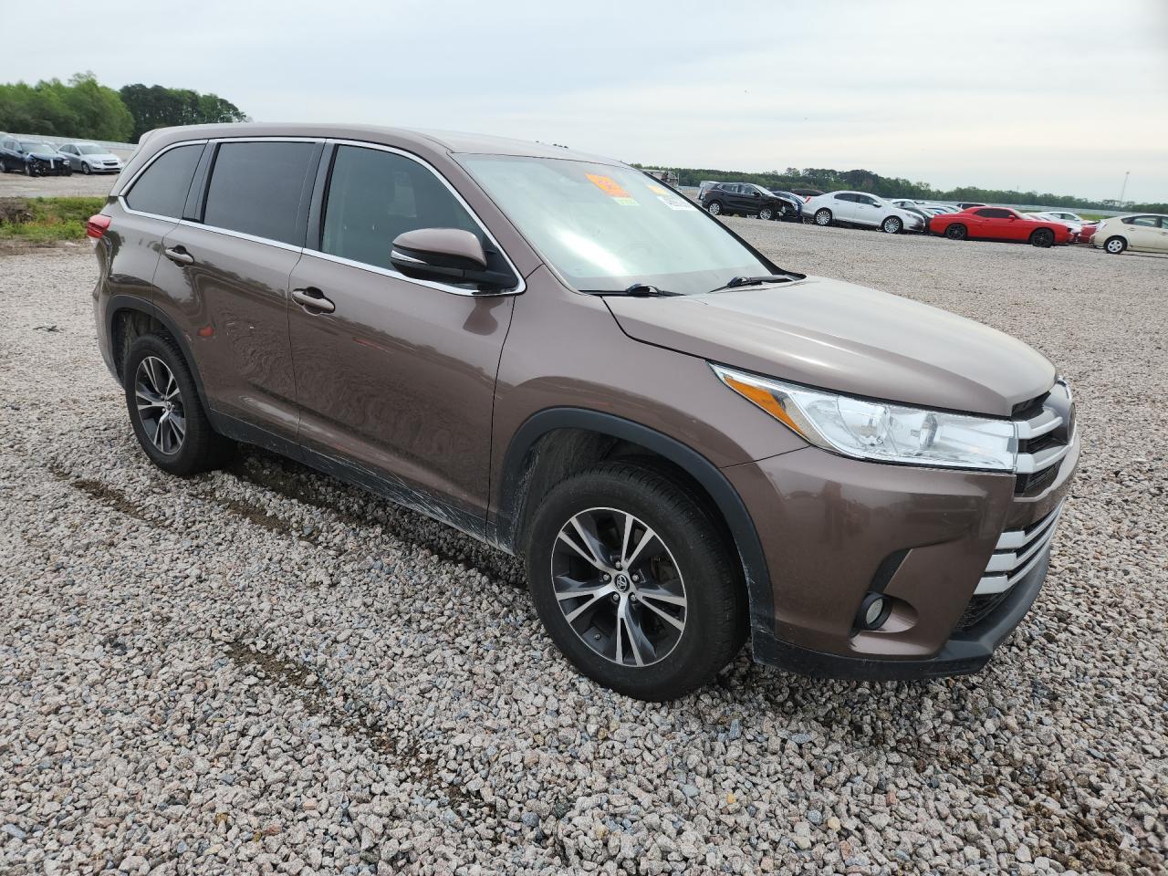 2019 Toyota Highlander Le Plus - Image 4
