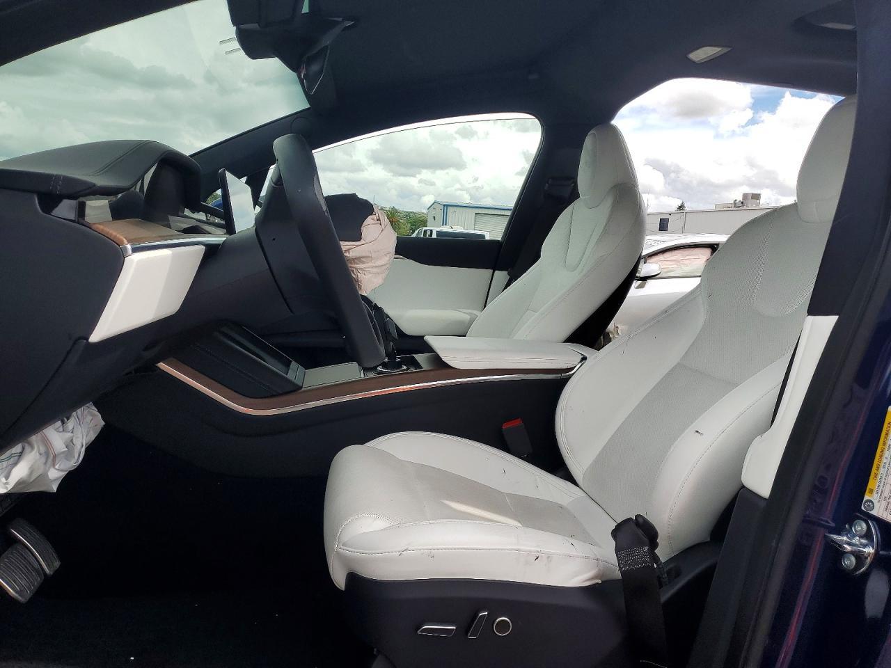 2023 Tesla Model X - Image 7