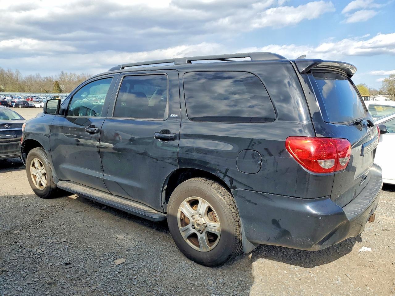 2011 Toyota Sequoia Sr5 - Фото 2