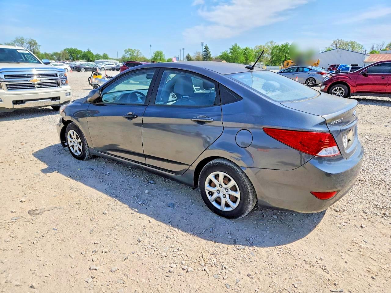 2013 Hyundai Accent Gls - Фото 2