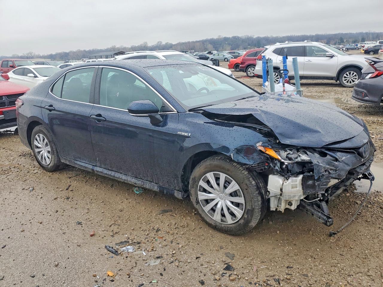 2021 Toyota Camry Hybrid Le - Фото 4