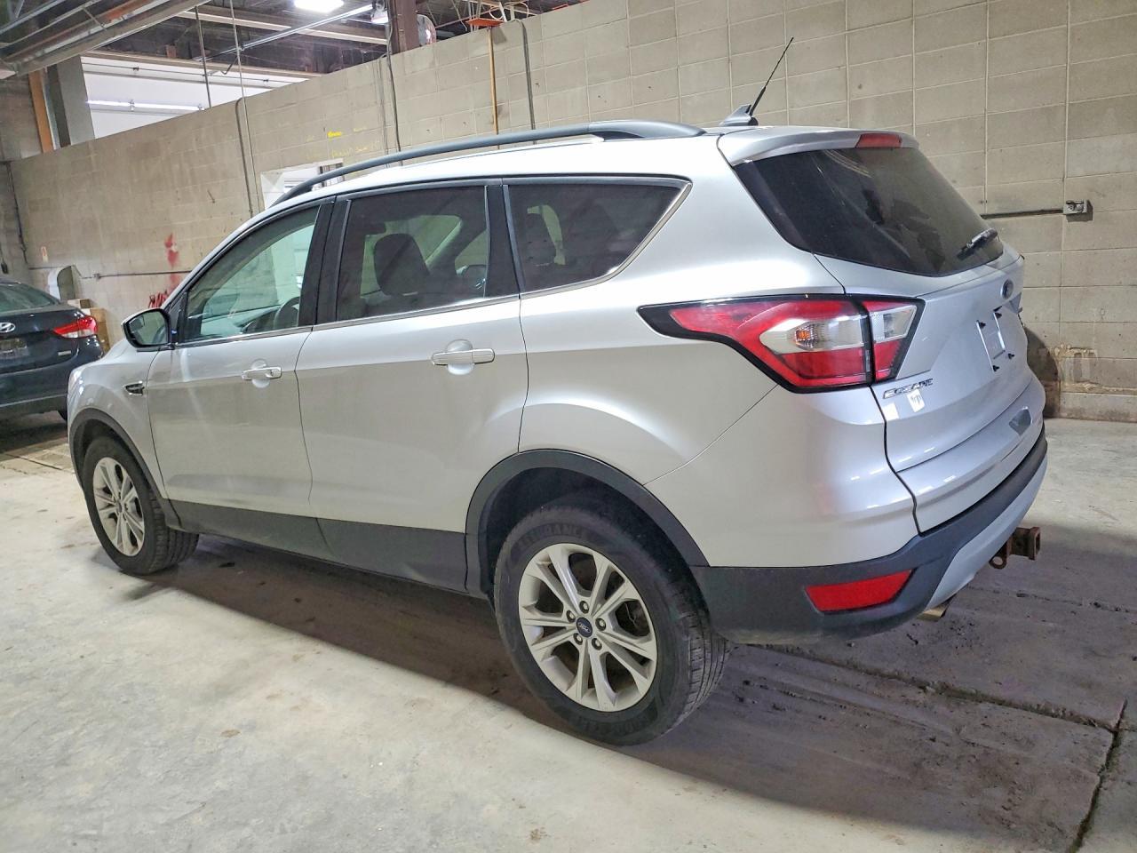 2018 Ford Escape Se - Фото 2