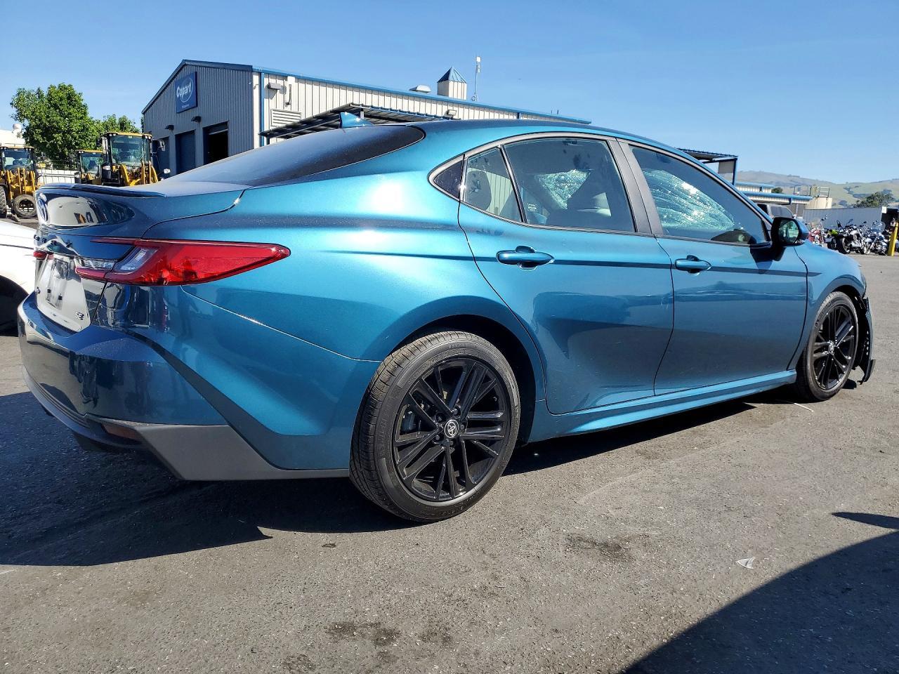 2025 Toyota Camry Se - Фото 3