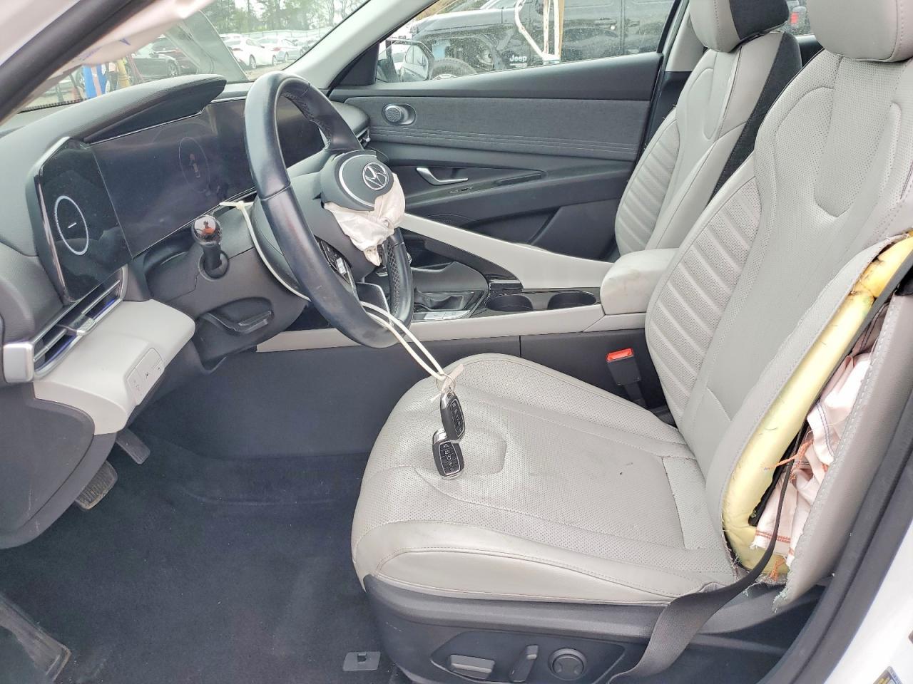 2021 Hyundai Elantra Limited - Image 7