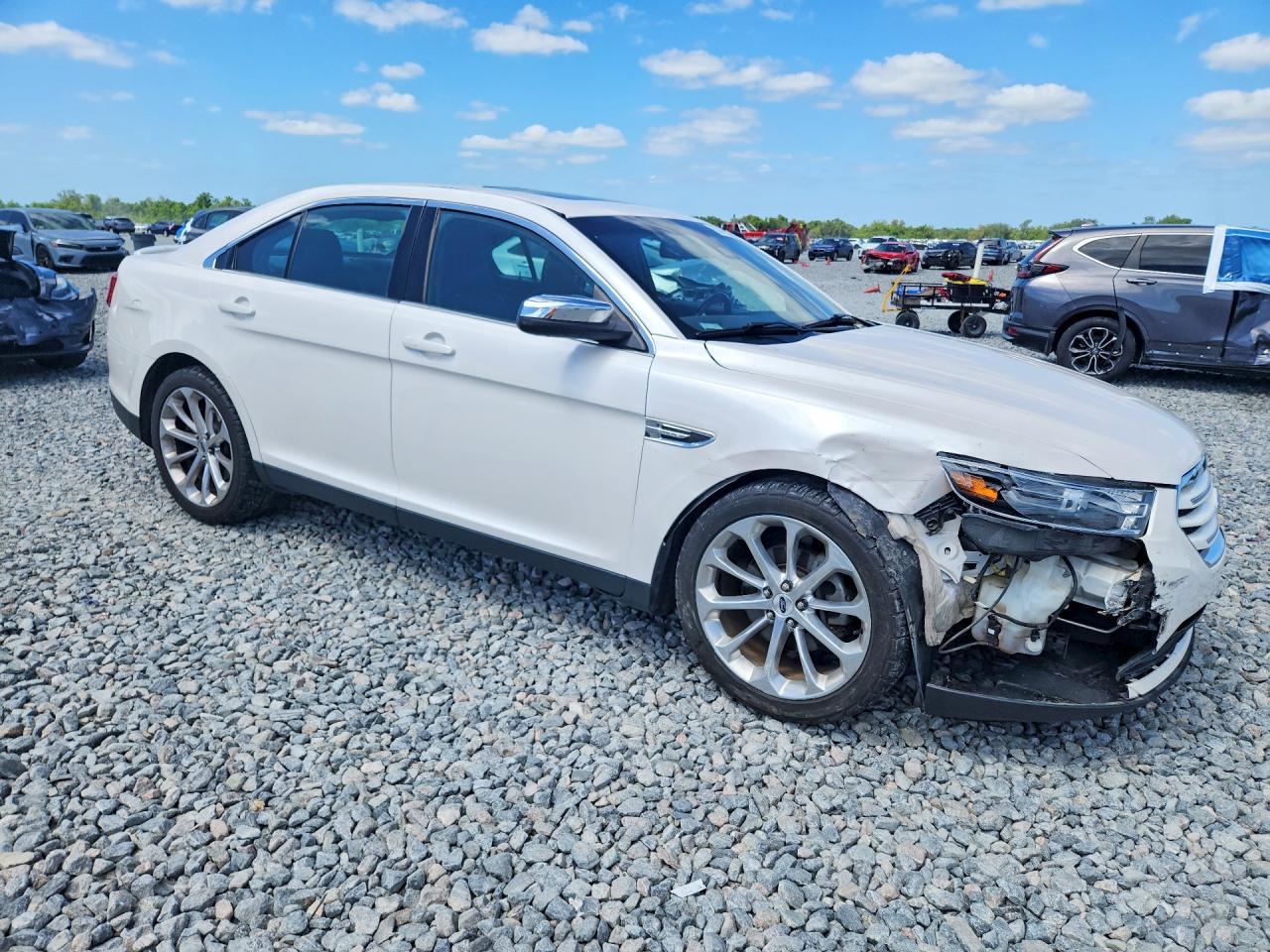 2018 Ford Taurus Limited - Image 4