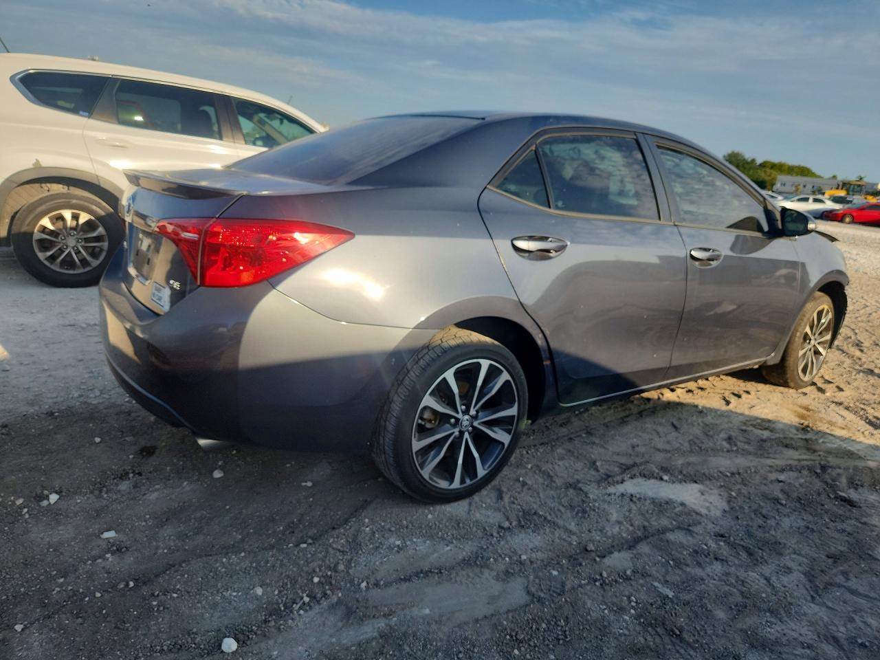 2019 Toyota Corolla Se - Image 3