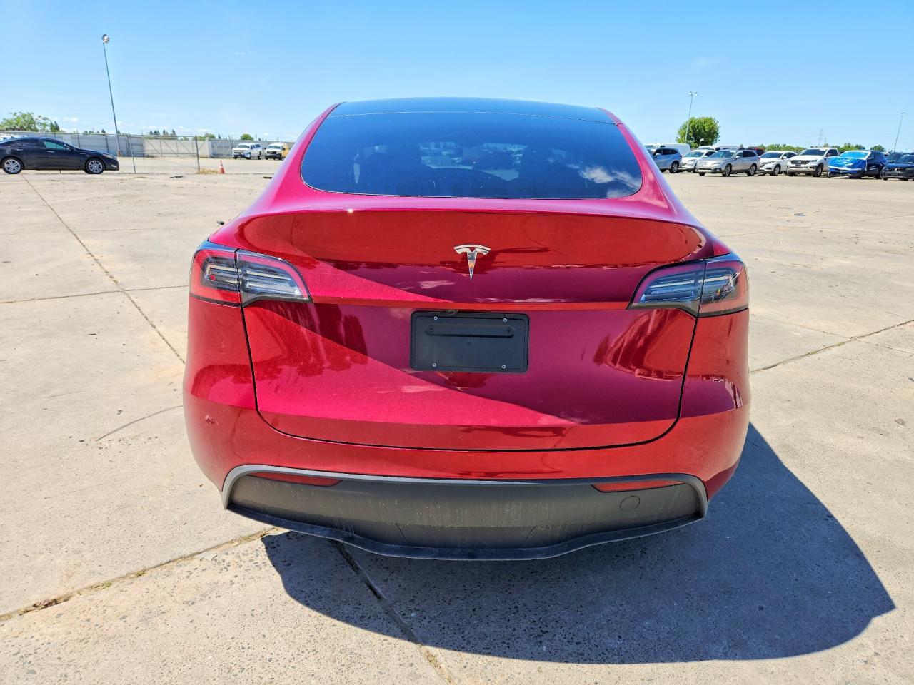 2025 Tesla Model Y - Фото 6