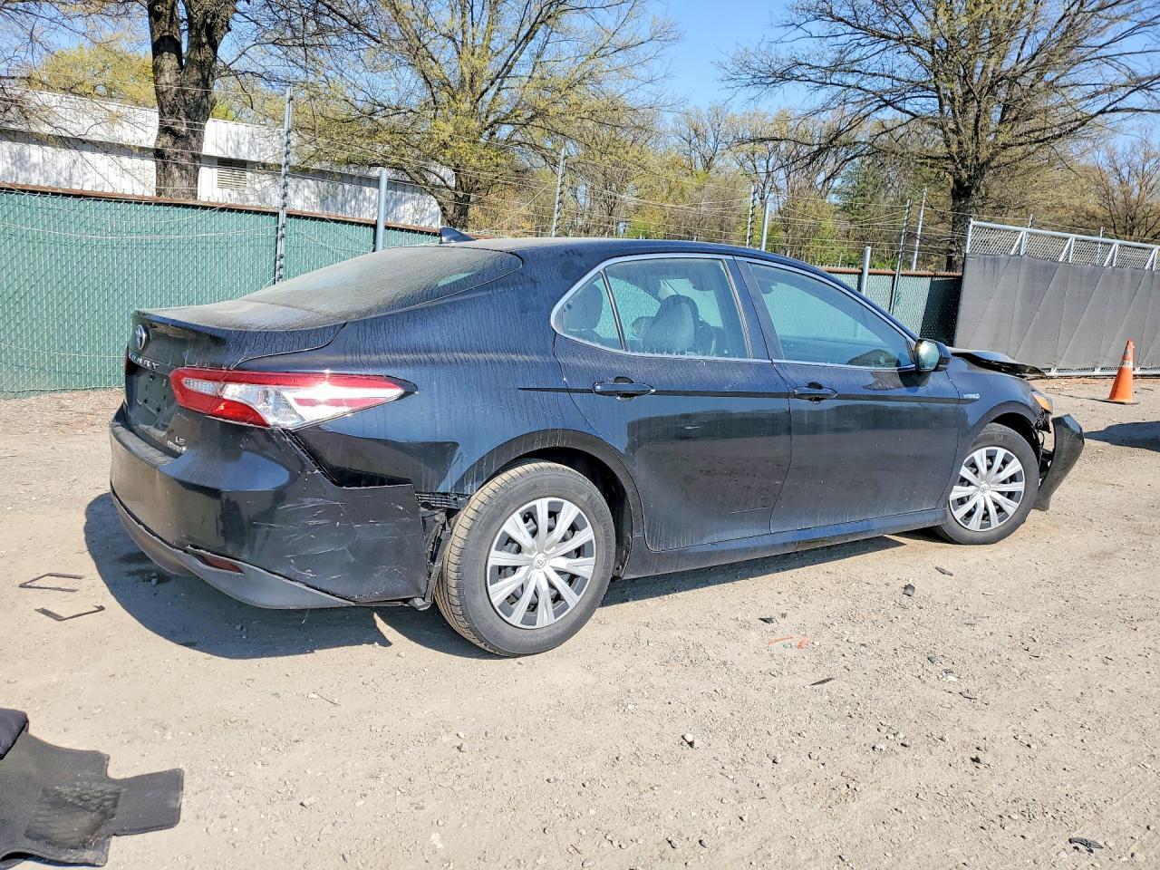 2019 Toyota Camry Le - Image 3