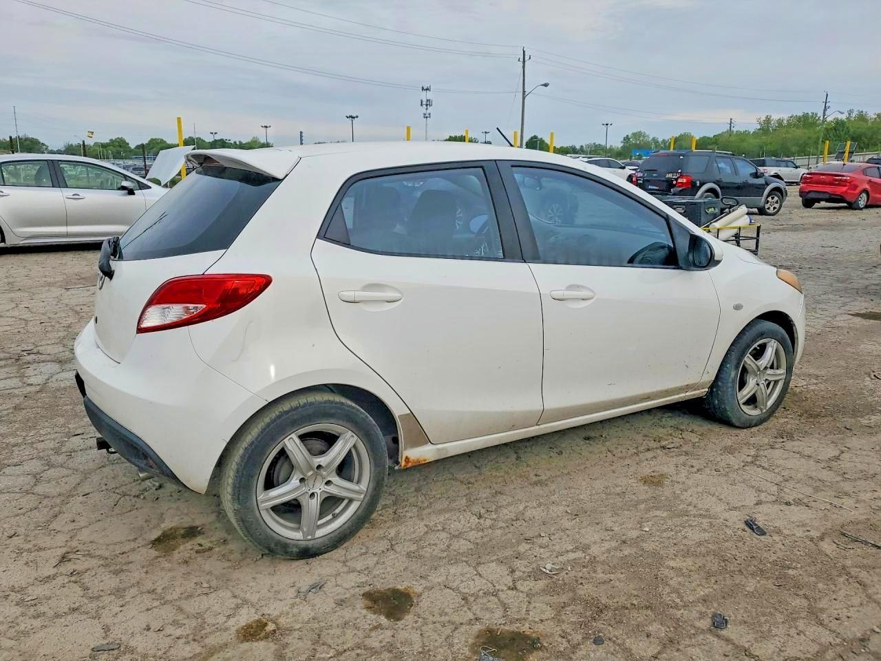 2011 Mazda Mazda 2 - Image 3