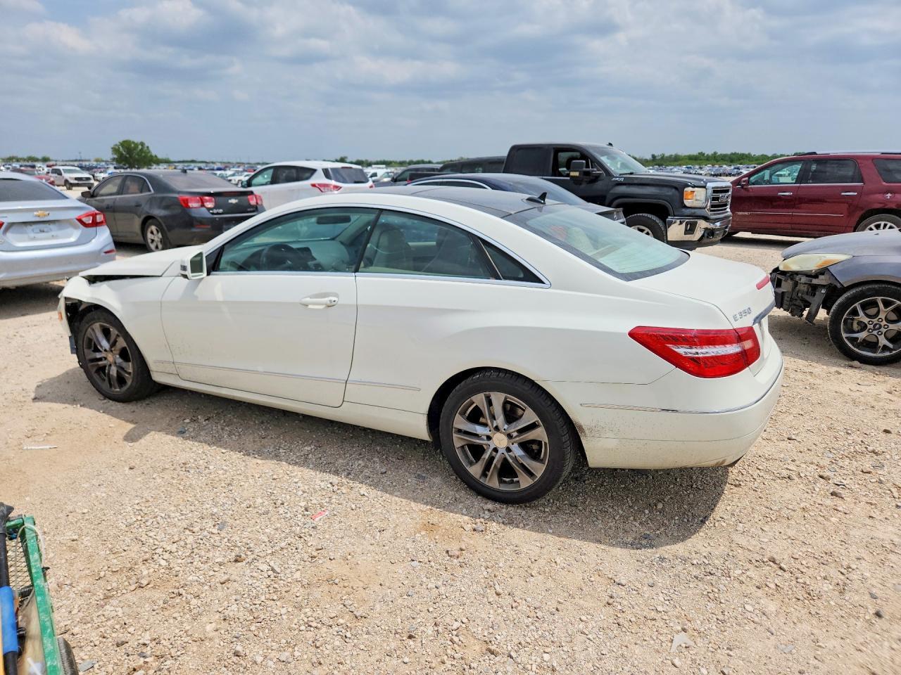 2010 Mercedes-Benz E 350 - Фото 2