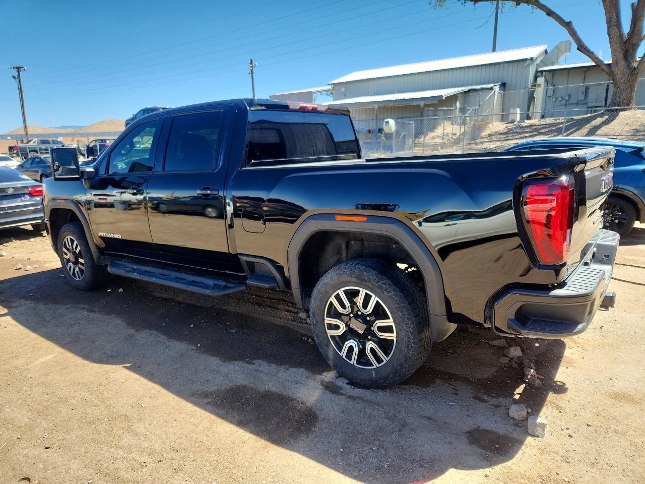 2022 GMC Sierra K2500 At4 - Image 2