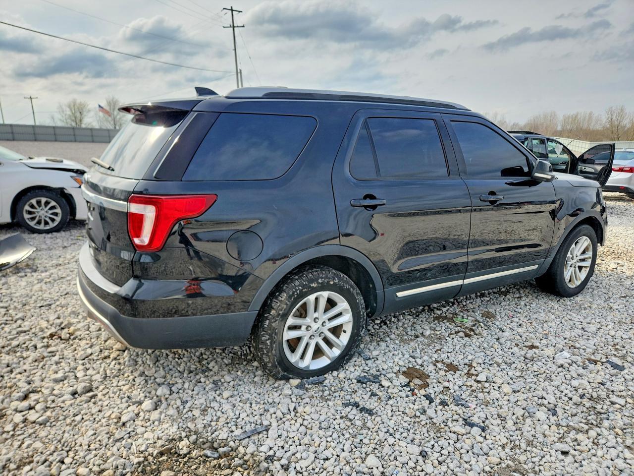 2016 Ford Explorer Xlt - Фото 3