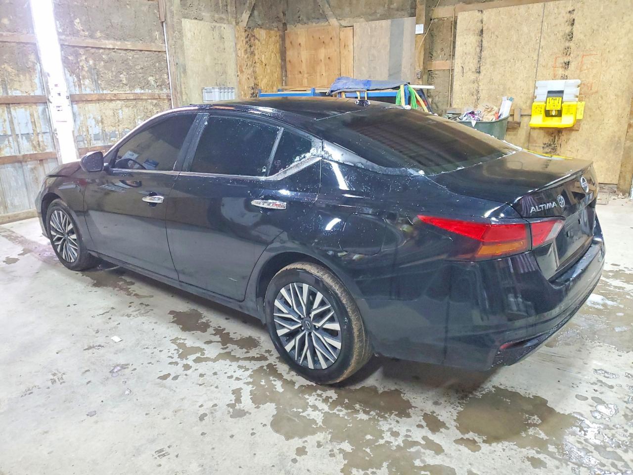 2025 Nissan Altima - Image 2
