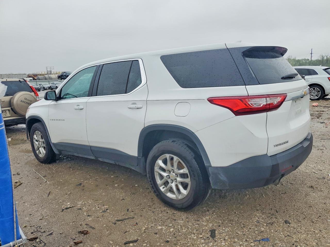 2021 Chevrolet Traverse Ls - Image 2