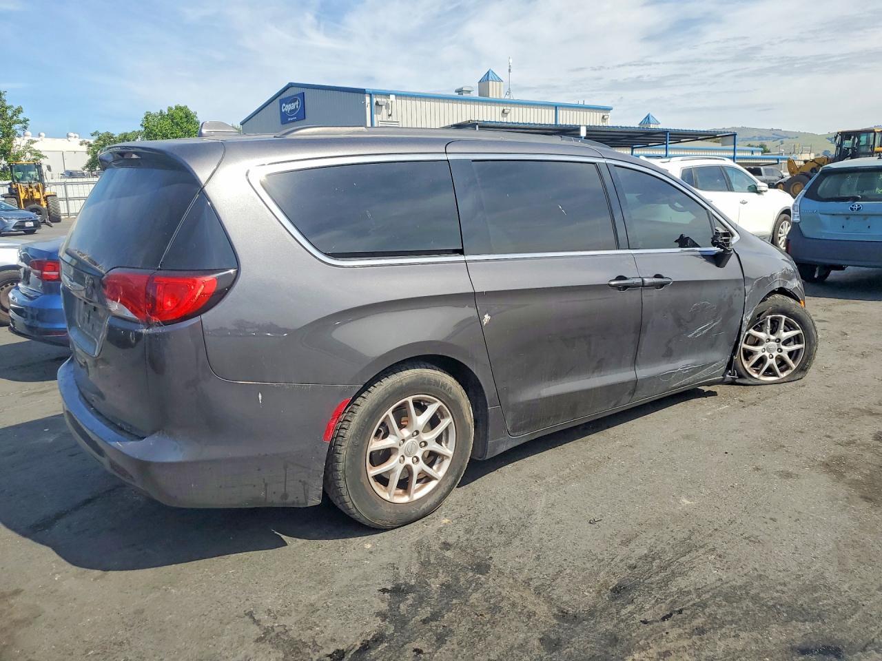2020 Chrysler Voyager Lxi - Фото 3
