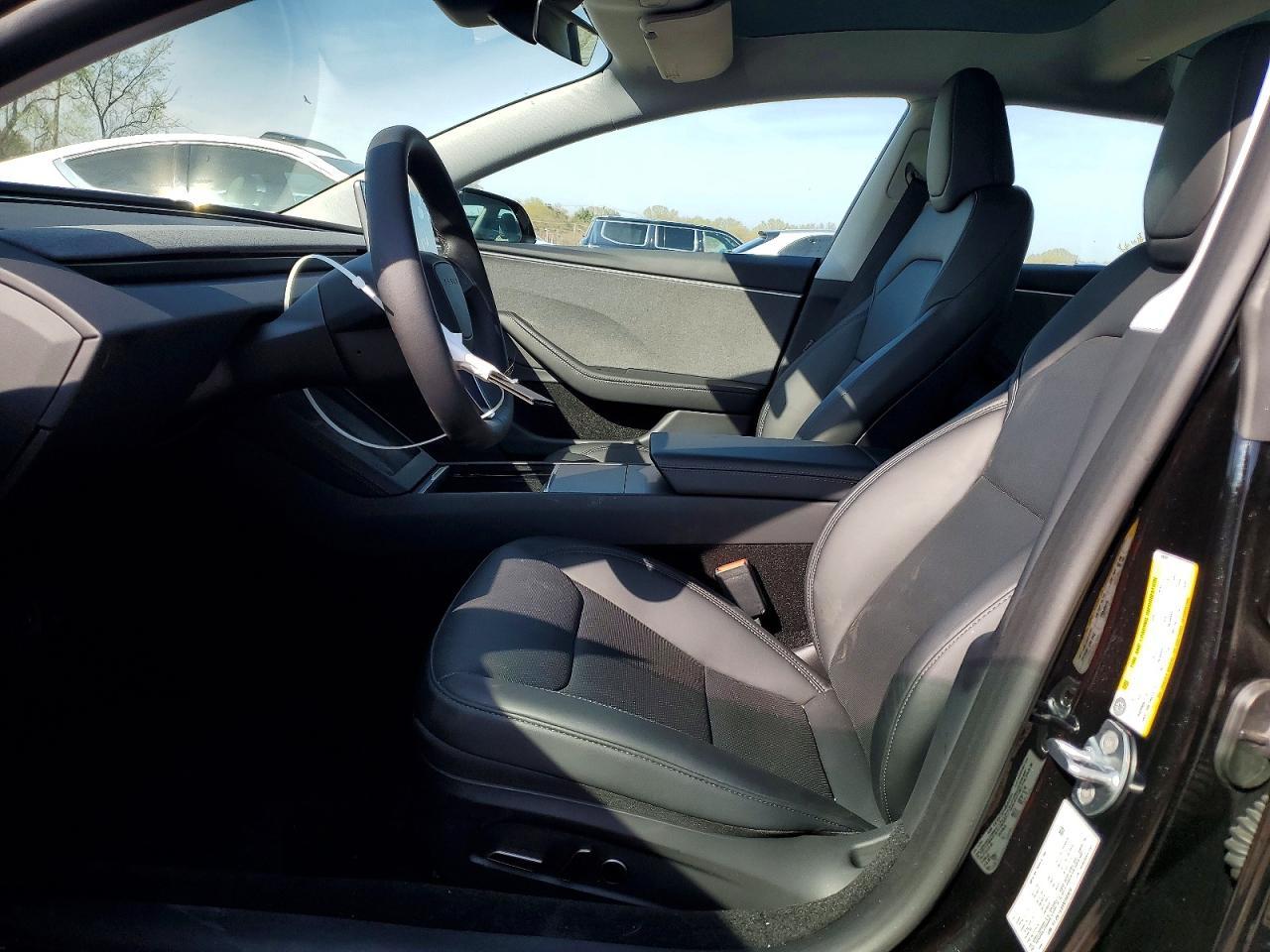 2025 Tesla Model 3 - Фото 7