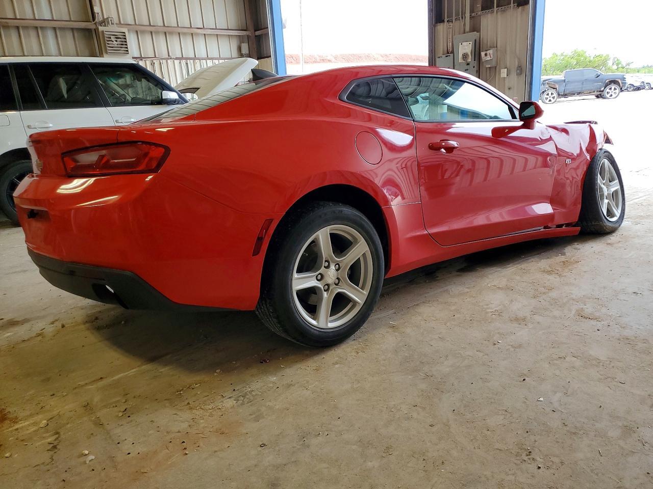 2017 Chevrolet Camaro Lt - Image 3