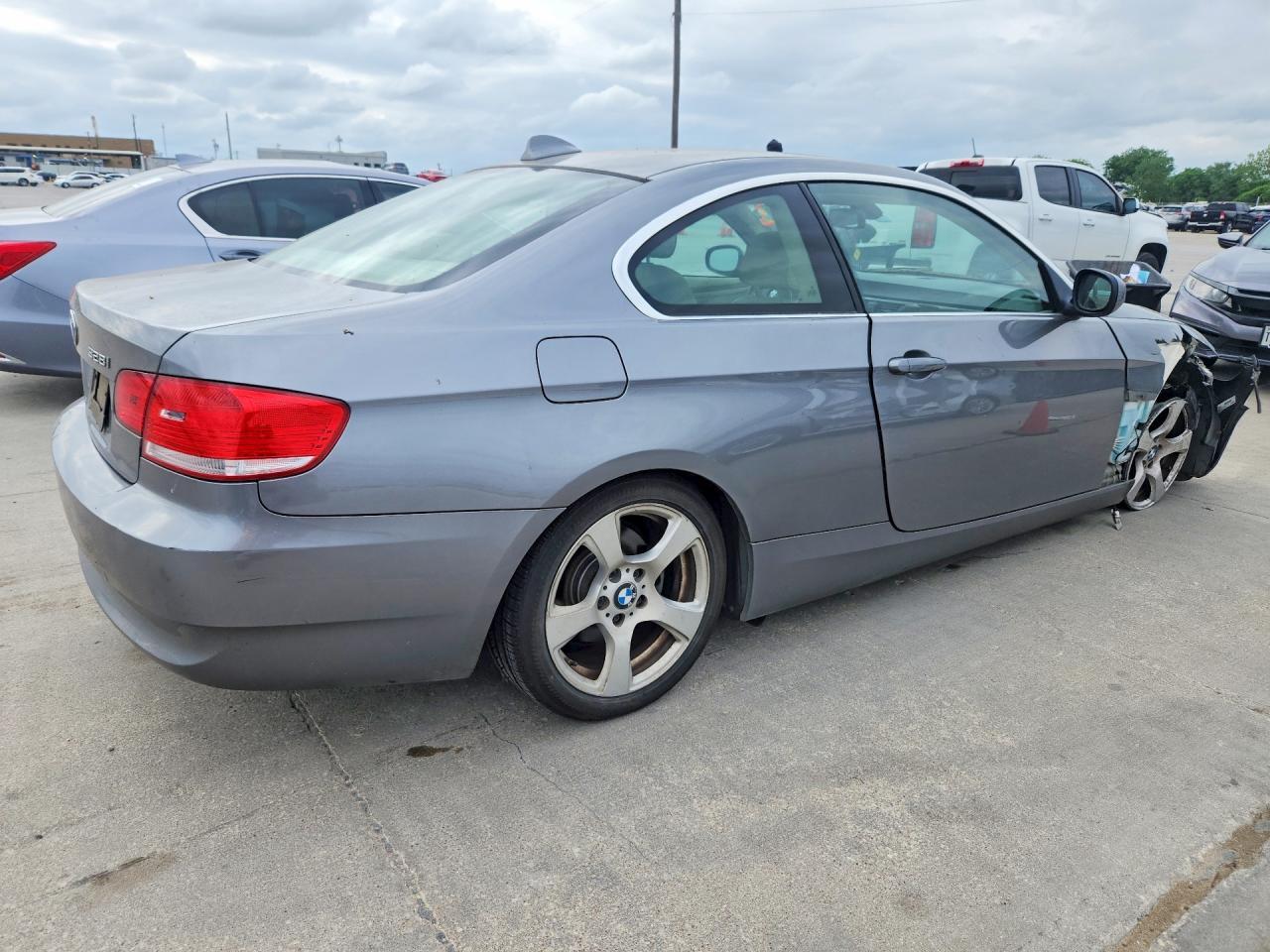 2010 BMW 328 I - Image 3