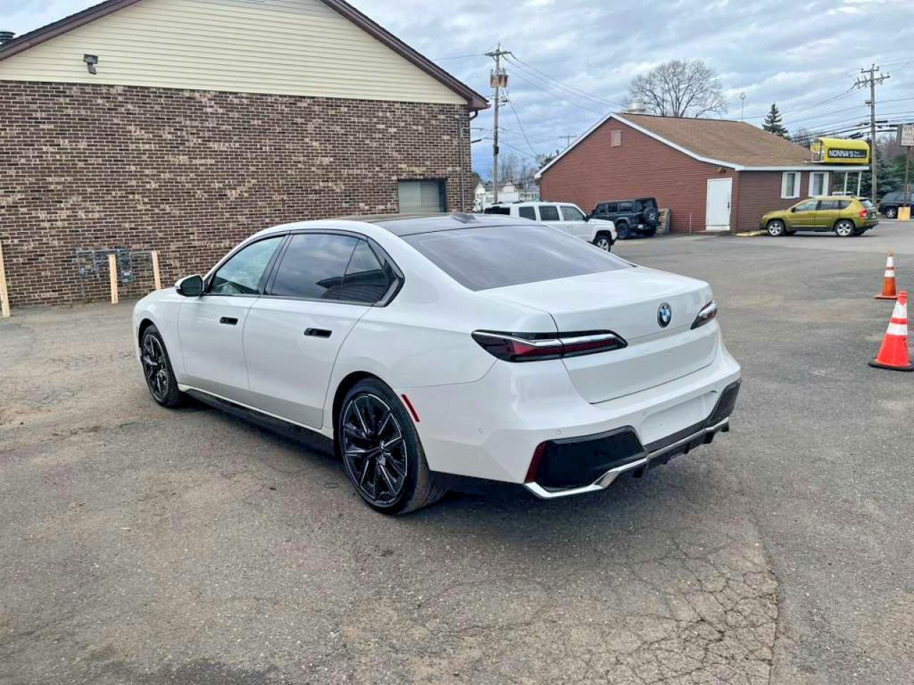 2023 BMW I7 xDrive60 - Фото 2
