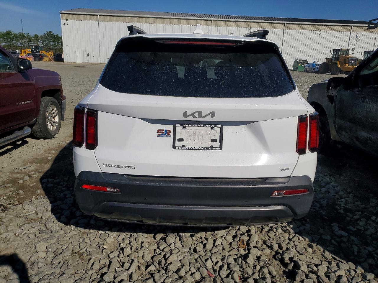 2023 Kia Sorento X-Line S - Image 6