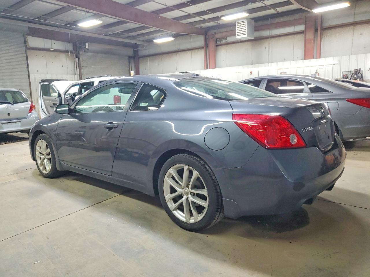 2009 Nissan Altima 3.5 Se - Image 2