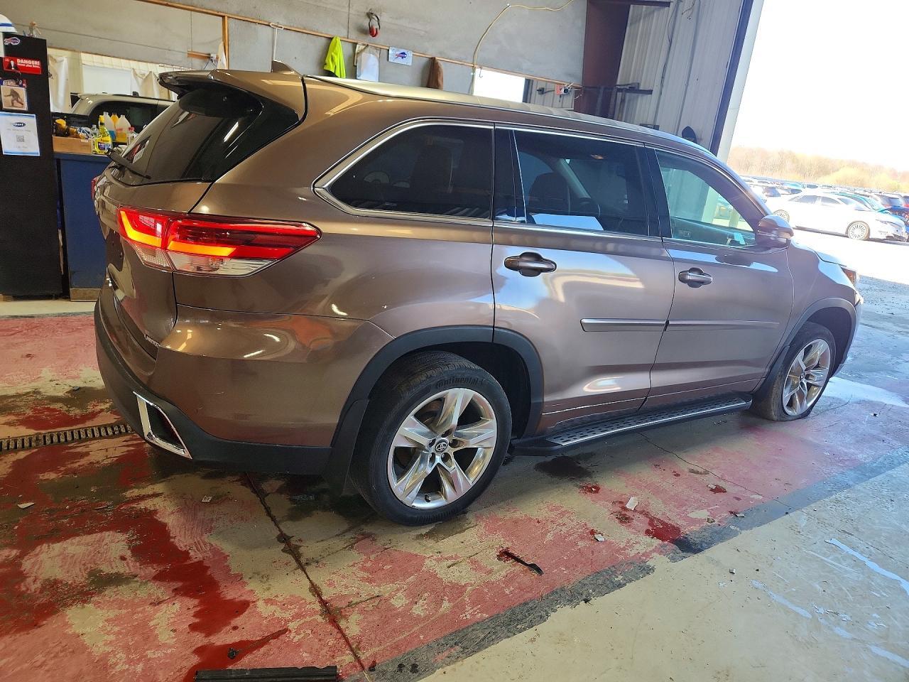 2018 Toyota Highlander Limited - Image 3