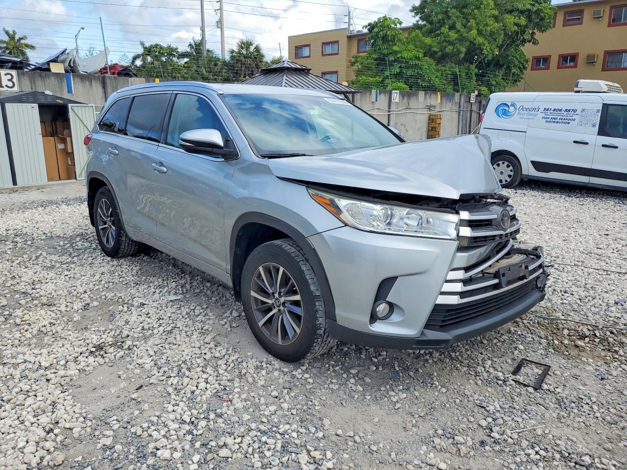 2017 Toyota Highlander Xle - Image 4