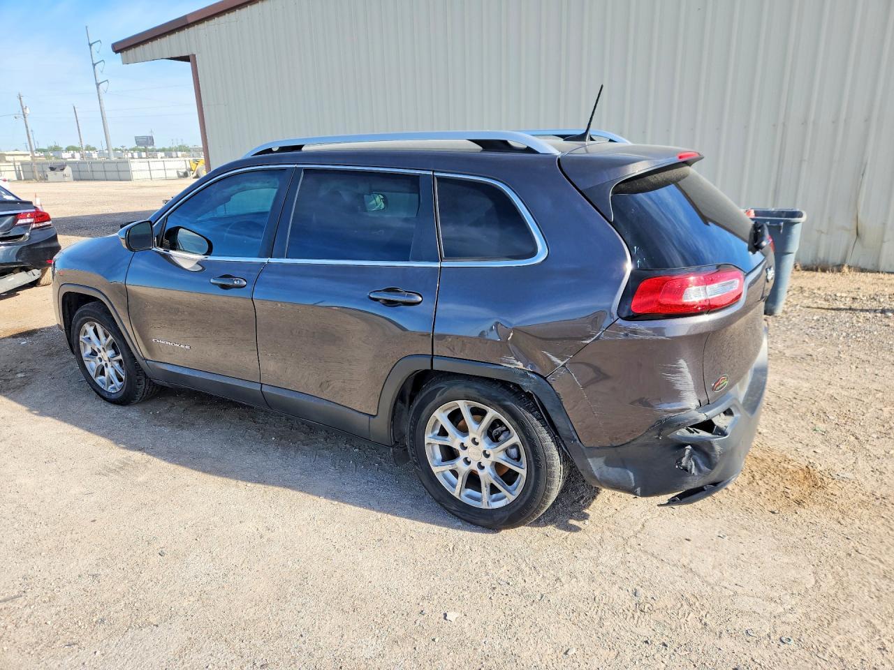 2017 Jeep Cherokee Latitude - Image 2