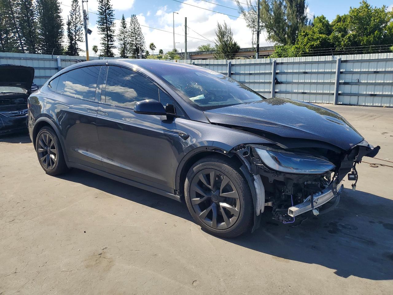 2024 Tesla Model X - Image 4