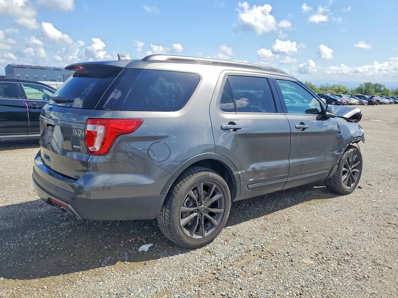 2017 Ford Explorer Xlt - Фото 3