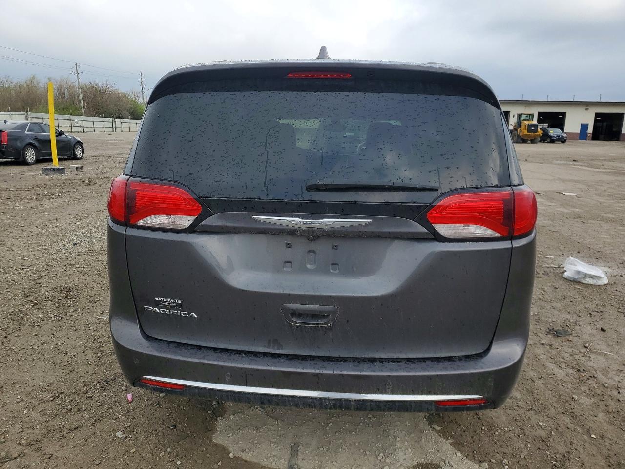 2017 Chrysler Pacifica Touring L - Фото 6