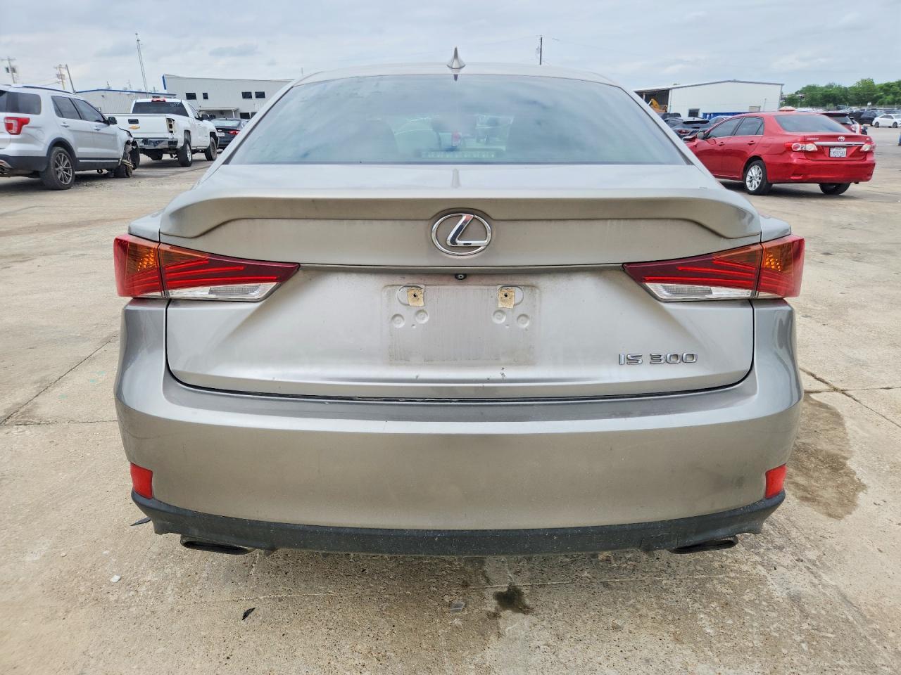 2019 Lexus Is 300 - Image 6