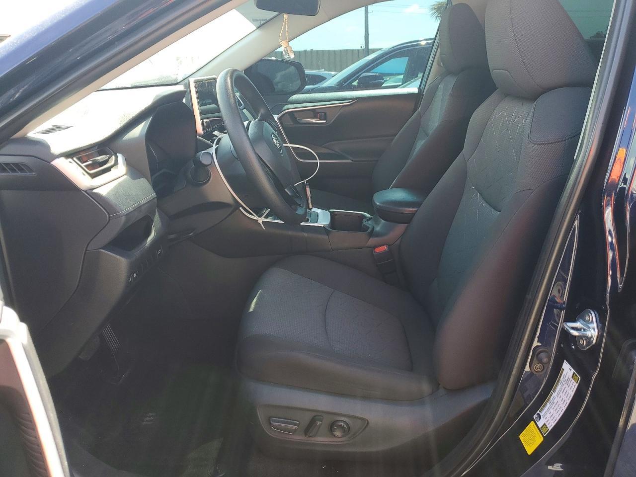 2025 Toyota Rav4 Xle - Image 7