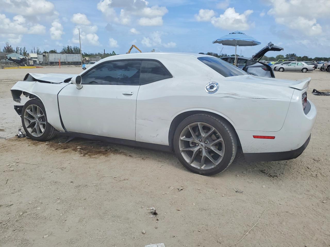 2022 Dodge Challenger Gt - Image 2
