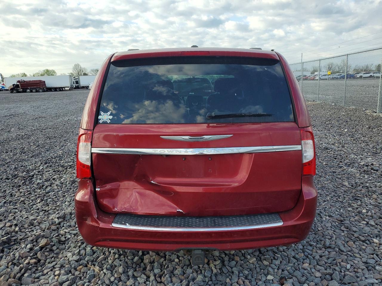 2013 Chrysler Town & Country Touring L - Фото 6