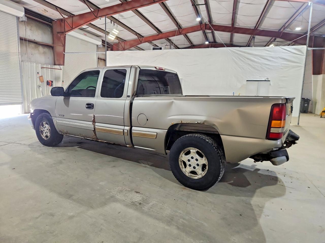 2001 Chevrolet Silverado C1500 - Фото 2