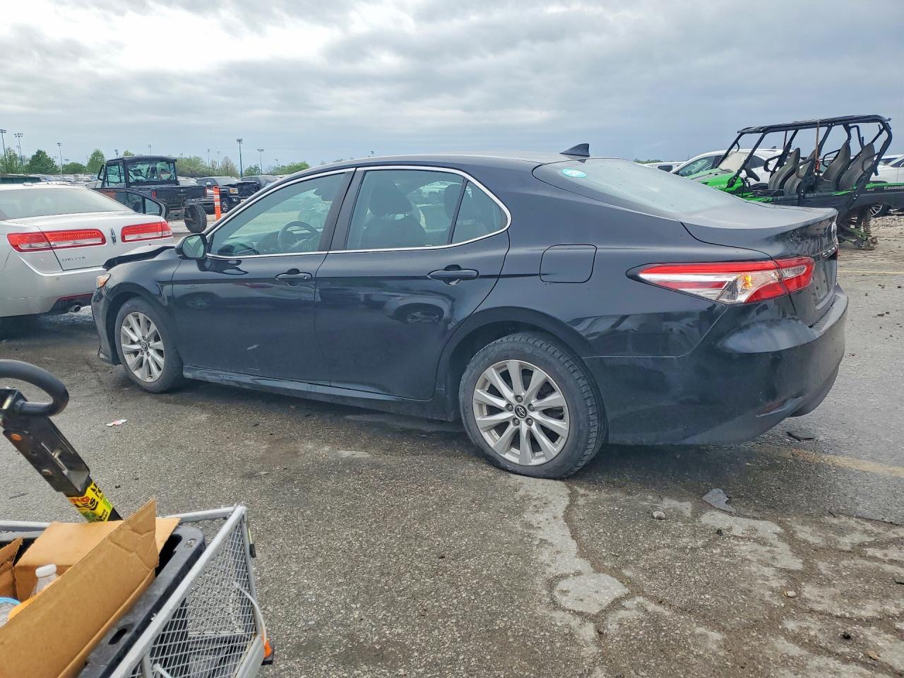 2019 Toyota Camry Le - Фото 2