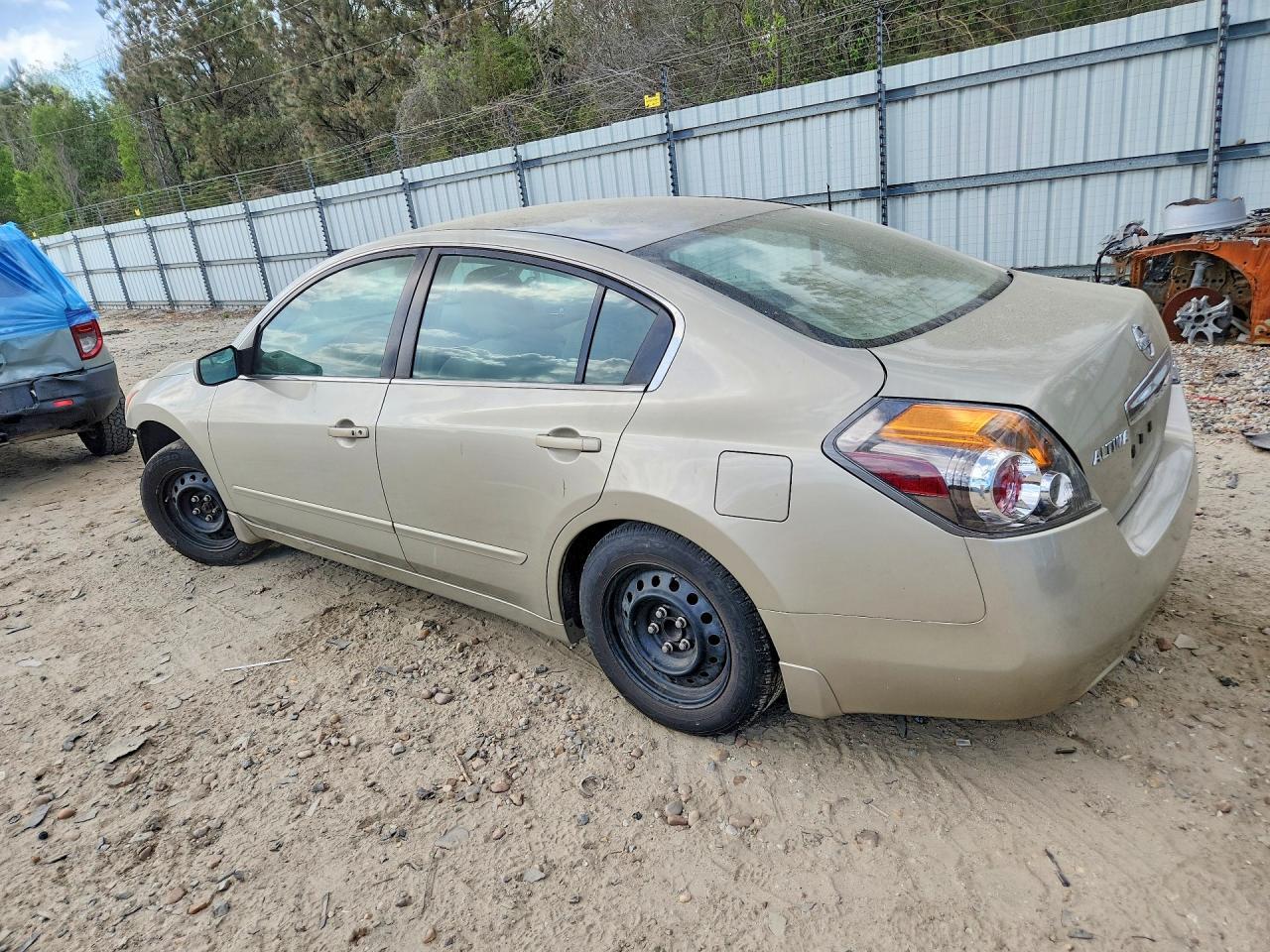 2010 Nissan Altima 2.5 - Image 2