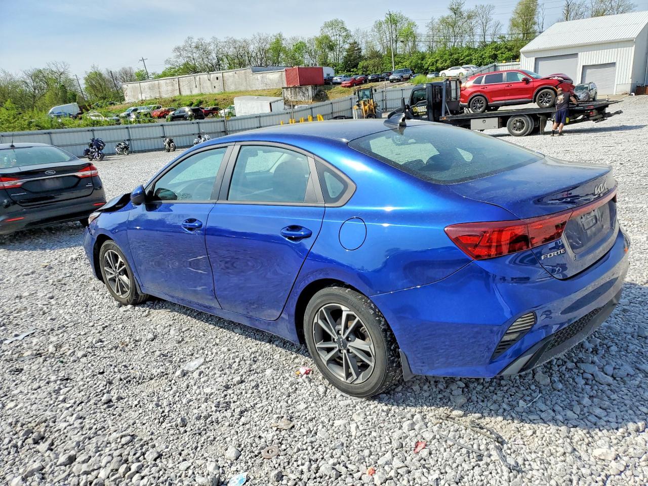 2023 Kia Forte Lxs - Image 2