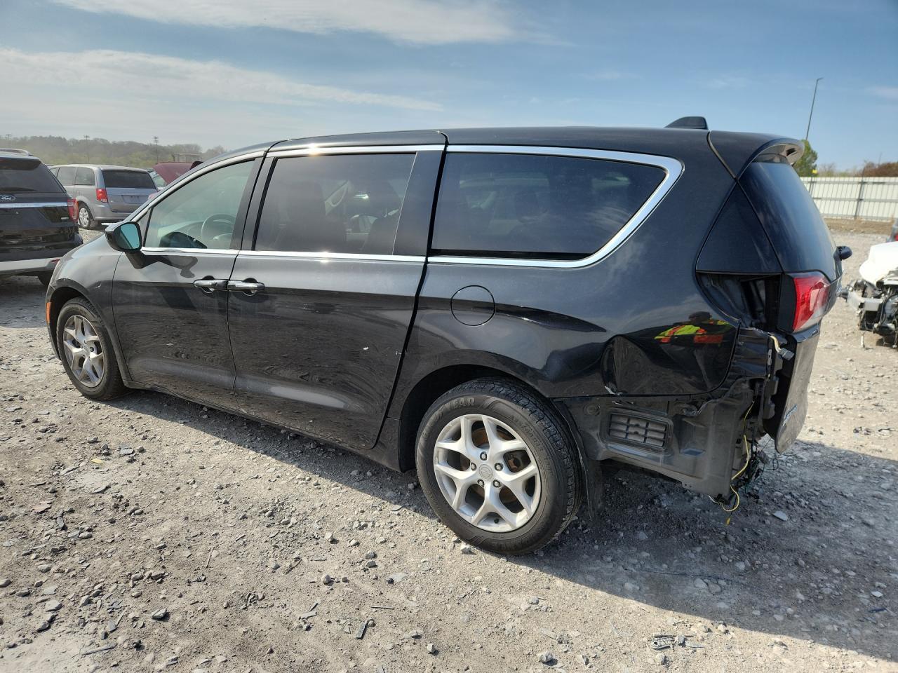 2017 Chrysler Pacifica Touring L - Image 2
