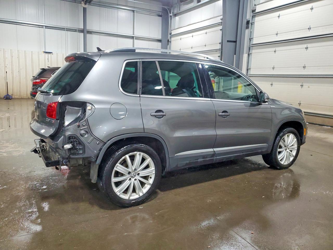 2013 Volkswagen Tiguan S - Image 3